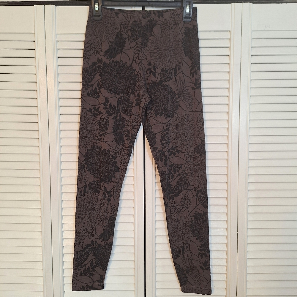 bryn Walker Floral Black and Gray Women's Crop Leggings NWOT *C3 - Picture 5 of 7